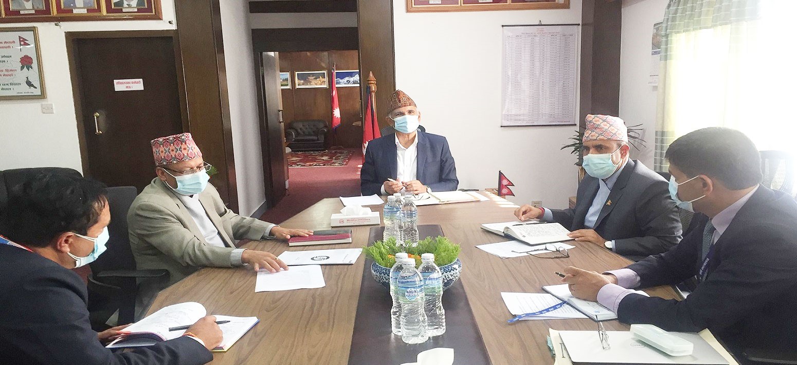 कोरोना बिमाको दाबी भुक्तानी गराउन अर्थमन्त्रीको हस्तक्षेप