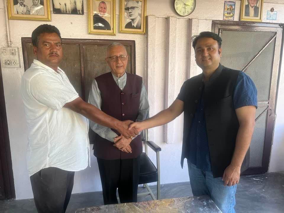 आचार्यलाई समर्थन गर्दै बागीको उम्मेदवारी फिर्ता